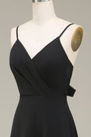 Laden Sie das Bild in den Galerie-Viewer, A-Linie Spaghettiträger Schwarzes Chiffon langes Brautjungfernkleid