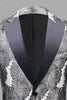 Laden Sie das Bild in den Galerie-Viewer, Grau Silber Jacquard Peak Revers Herren Abschlussball Blazer
