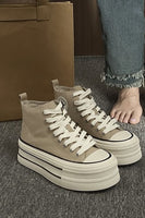 Laden Sie das Bild in den Galerie-Viewer, Leichte khakifarbene Plateau Sneaker aus Hoch oben Canvas