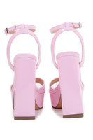 Laden Sie das Bild in den Galerie-Viewer, Elfenbein Plateausandale mit klobigen Absätzen und Knöchelriemen