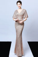 Laden Sie das Bild in den Galerie-Viewer, Meerjungfrau V Ausschnitt Dunkelgrüne Pailletten Langes Ballkleid mit kurzen Ärmeln