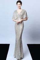 Laden Sie das Bild in den Galerie-Viewer, Meerjungfrau V Ausschnitt Dunkelgrüne Pailletten Langes Ballkleid mit kurzen Ärmeln