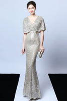 Laden Sie das Bild in den Galerie-Viewer, Meerjungfrau V Ausschnitt Dunkelgrüne Pailletten Langes Ballkleid mit kurzen Ärmeln