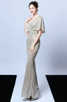 Laden Sie das Bild in den Galerie-Viewer, Meerjungfrau V Ausschnitt Dunkelgrüne Pailletten Langes Ballkleid mit kurzen Ärmeln