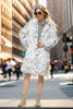 Laden Sie das Bild in den Galerie-Viewer, Weißer knielanger Mantel aus Kunstpelz aus Lammfell