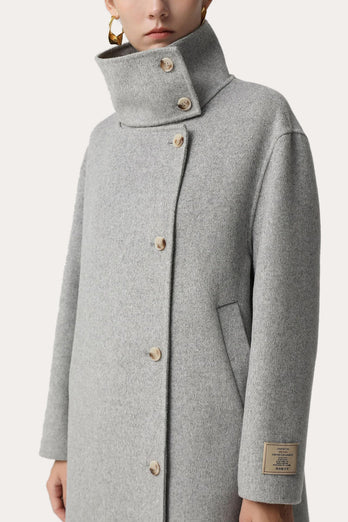Brauner Mantel aus Wolle mit asymmetrischem Halsausschnitt