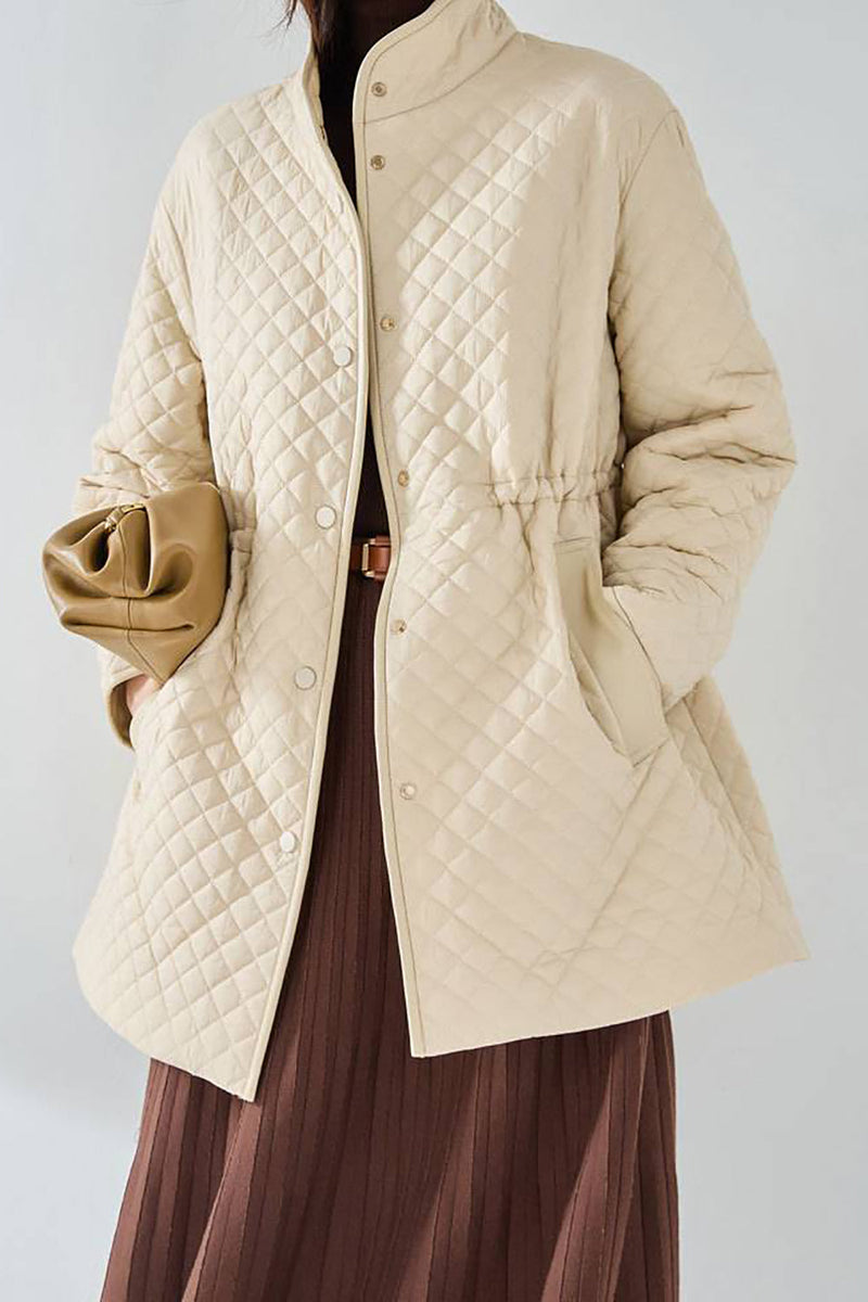 Laden Sie das Bild in den Galerie-Viewer, Leichte gesteppte Daunenjacke mit schwarzen Knöpfen