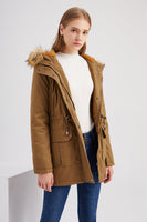 Laden Sie das Bild in den Galerie-Viewer, Armeegrüner Pelzkragen Kordelzug in der Taille verdickter mittlerer Mantel