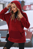 Laden Sie das Bild in den Galerie-Viewer, Rotes Fleece Sweatshirt mit Kapuze und Fronttasche