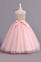 Laden Sie das Bild in den Galerie-Viewer, Rot A-Linie Perlen Mädchen Kleid mit Schleife