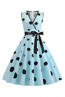 Laden Sie das Bild in den Galerie-Viewer, Hellblaues Polka Dots Vintage Kleid aus den 1950er Jahren