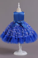 Laden Sie das Bild in den Galerie-Viewer, A LinIe Jewel Hals Rosa Mädchen Party Kleid mit Applikationen