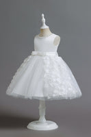 Laden Sie das Bild in den Galerie-Viewer, Champagner A Linie Tüll ärmelloses Blumenmädchen Partykleid mit Schleife