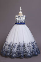 Laden Sie das Bild in den Galerie-Viewer, Marineblaues ärmelloses A Linie Stickerei Mädchen Kleid