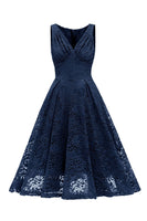 Laden Sie das Bild in den Galerie-Viewer, Dunkelgrünes A-Linie ärmelloses Spitzenkleid