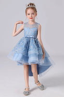 Laden Sie das Bild in den Galerie-Viewer, Weißes Hoch niedrig Blumenmädchen-Kleid mit Schleife