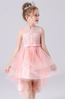 Laden Sie das Bild in den Galerie-Viewer, Weißes Hoch niedrig Blumenmädchen-Kleid mit Schleife