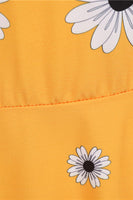 Laden Sie das Bild in den Galerie-Viewer, Ärmelloses bedrucktes gelbes Kleid aus den 1950er Jahren