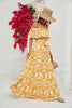 Laden Sie das Bild in den Galerie-Viewer, Gelb bedrucktes schulterfreies langes Sommerkleid