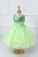 Laden Sie das Bild in den Galerie-Viewer, Pailletten ärmellose weiße Mädchen Kleider mit Schleife