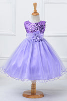 Laden Sie das Bild in den Galerie-Viewer, Pailletten ärmellose weiße Mädchen Kleider mit Schleife