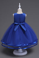 Laden Sie das Bild in den Galerie-Viewer, U-Boot-Ausschnitt Tüll Weiße Mädchen Kleider mit Schleife