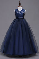 Laden Sie das Bild in den Galerie-Viewer, A-Linie Tüll Weiße Mädchen Kleider mit Schleife