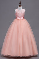 Laden Sie das Bild in den Galerie-Viewer, A-Linie Tüll Weiße Mädchen Kleider mit Schleife