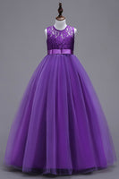 Laden Sie das Bild in den Galerie-Viewer, A-Linie Tüll Weiße Mädchen Kleider mit Schleife