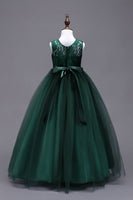 Laden Sie das Bild in den Galerie-Viewer, A-Linie Tüll Weiße Mädchen Kleider mit Schleife