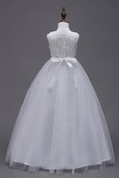 Laden Sie das Bild in den Galerie-Viewer, A-Linie Tüll Weiße Mädchen Kleider mit Schleife