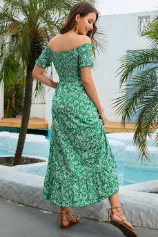 Schulterfreies grünes bedrucktes Sommerkleid mit Plisseefalten