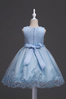 Laden Sie das Bild in den Galerie-Viewer, Weiße Rundhals perlen A Linie Mädchen Kleider