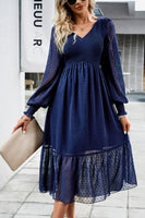 Laden Sie das Bild in den Galerie-Viewer, Schwarzes A-Linie Freizeitkleid mit V-Ausschnitt und langen Ärmeln