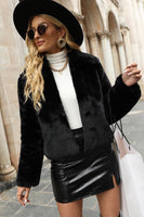 Laden Sie das Bild in den Galerie-Viewer, Schwarzer Schal Revers Cropped Damen Kunstpelzmantel