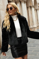 Laden Sie das Bild in den Galerie-Viewer, Schwarzer Schal Revers Cropped Damen Kunstpelzmantel