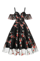 Laden Sie das Bild in den Galerie-Viewer, Schulterfreies blaues Kleid aus den 1950er Jahren mit Stickerei