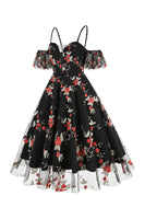 Laden Sie das Bild in den Galerie-Viewer, Schulterfreies blaues Kleid aus den 1950er Jahren mit Stickerei