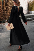 Laden Sie das Bild in den Galerie-Viewer, Langärmeliges schwarzes Weihnachtspartykleid mit Plissee