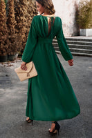 Laden Sie das Bild in den Galerie-Viewer, Langärmeliges schwarzes Weihnachtspartykleid mit Plissee