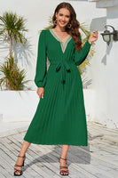 Laden Sie das Bild in den Galerie-Viewer, Schwarzes Freizeitkleid mit V-Ausschnitt und Schärpe