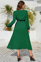 Laden Sie das Bild in den Galerie-Viewer, Schwarzes Freizeitkleid mit V-Ausschnitt und Schärpe