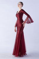 Laden Sie das Bild in den Galerie-Viewer, Dunkelgrünes Paillettenkleid mit V-Ausschnitt und langen Ärmeln