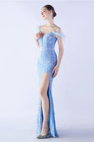 Laden Sie das Bild in den Galerie-Viewer, Meerjungfrau Spaghettiträger Pailletten Abendkleid mit Federn