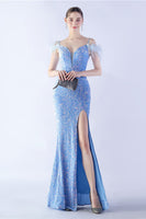 Laden Sie das Bild in den Galerie-Viewer, Meerjungfrau Spaghettiträger Pailletten Abendkleid mit Federn