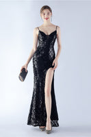 Laden Sie das Bild in den Galerie-Viewer, Burgunderrotes V-Ausschnitt Spaghettiträger Pailletten Kleid mit Schlitz