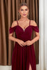 Laden Sie das Bild in den Galerie-Viewer, A-Linie Kalte Schulter burgunderrotes Abendkleid mit Schlitz