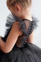 Laden Sie das Bild in den Galerie-Viewer, Weißes ärmelloses Blumenmädchenkleid mit Rundhalsausschnitt