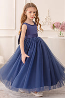 Laden Sie das Bild in den Galerie-Viewer, Weißes ärmelloses A-Linie Blumenmädchenkleid mit Schleife und Perlen