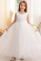 Laden Sie das Bild in den Galerie-Viewer, Weißes ärmelloses A-Linie Blumenmädchenkleid mit Schleife und Perlen